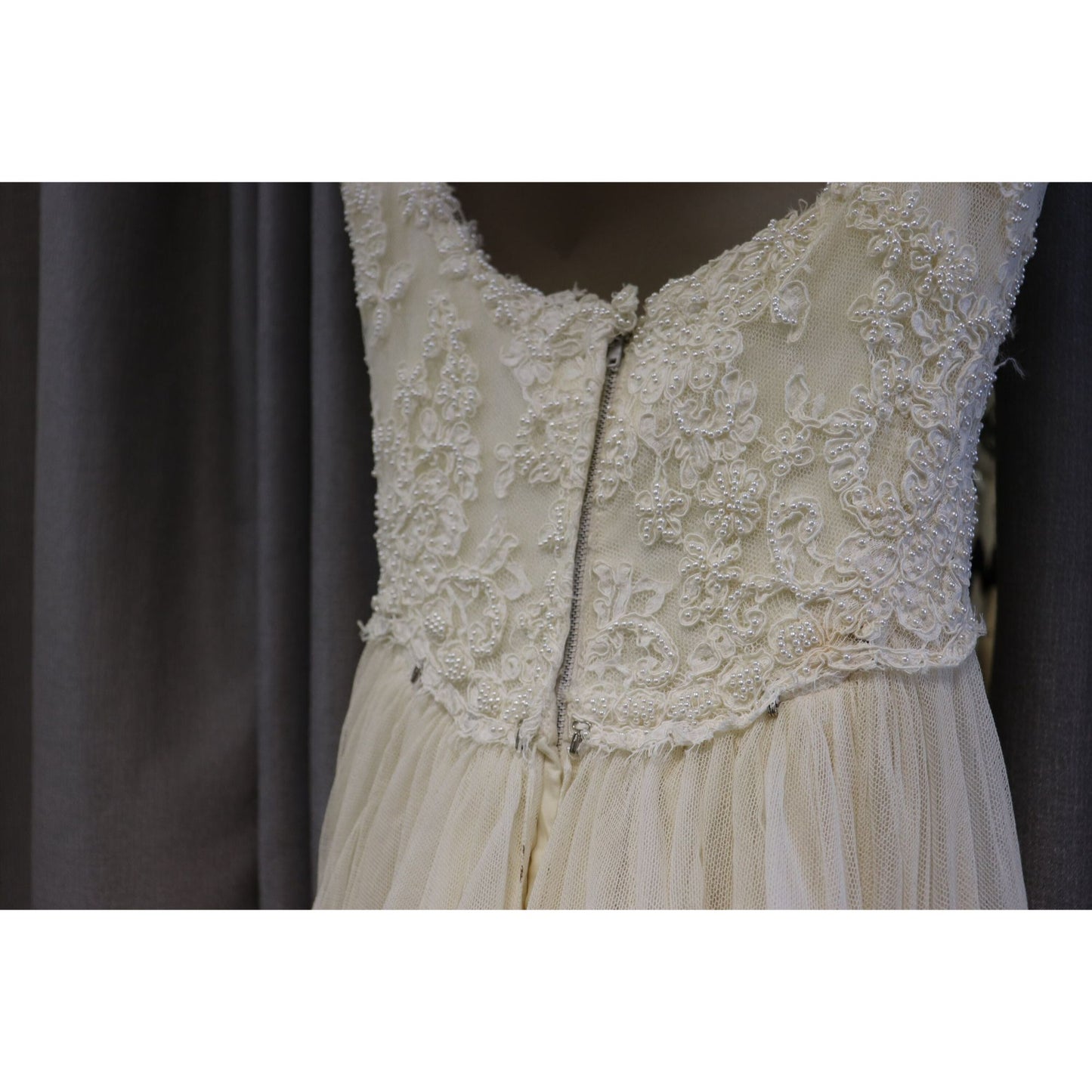 Vintage Ron Lovece Wedding Gown Cathedral Length White V Neck Cap Sleeve Size 0 Wedding Dress Stunning