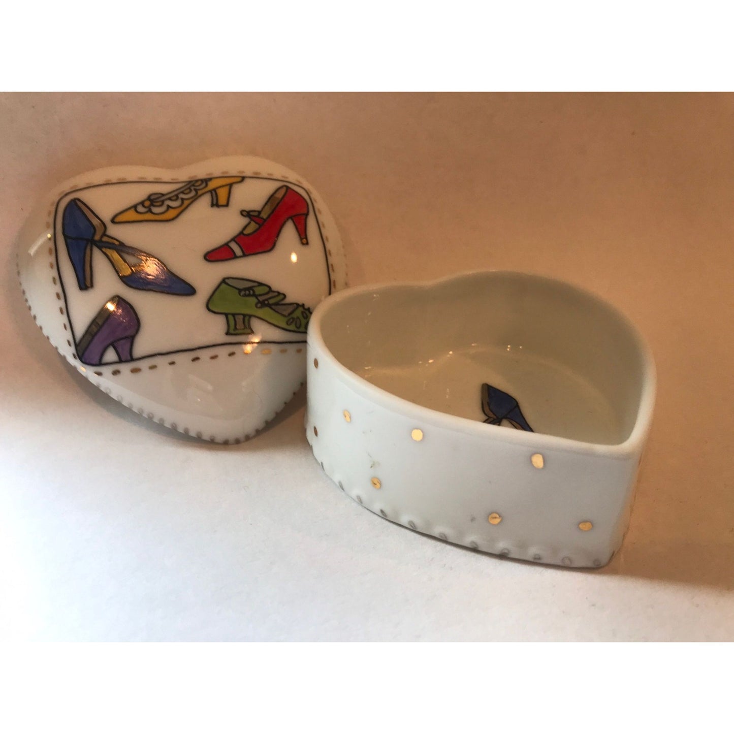 Vintage Deux Amies 11 Friends Handpainted High Heal Shoes Ceramic Heart Shaped Trinket Box Signed