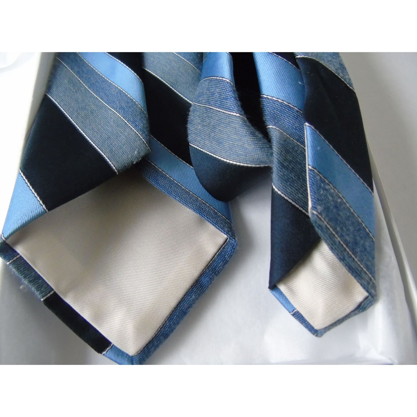 Vintage Men’s Don Loper Tie Beverly Hills Polyester Striped Navy Blue Light Blue Steve Petix Detroit