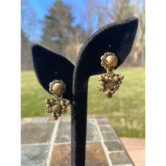 Vtg Gold Tone Non-Pierced Clip Earrings Ornate Filigree Black Gold Tone Balls Drop Earrings