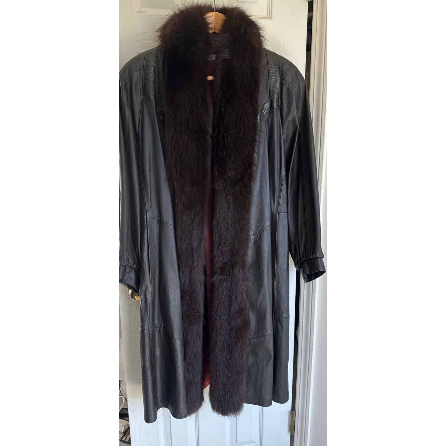 Vintage Women’s Brown Genuine Leather Maxi Coat Fox Collar Size Large Full Length Shoulder Pads Fully Lined