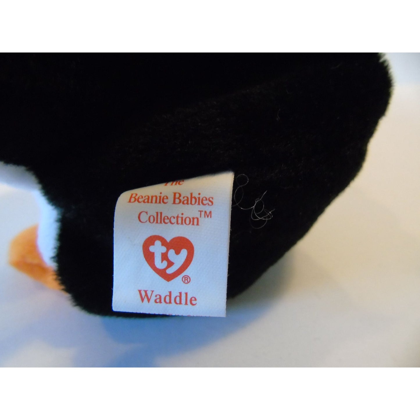 Ty Beanie Babies Waddle The Penguin Birth Date 12-19-95 Style 4075