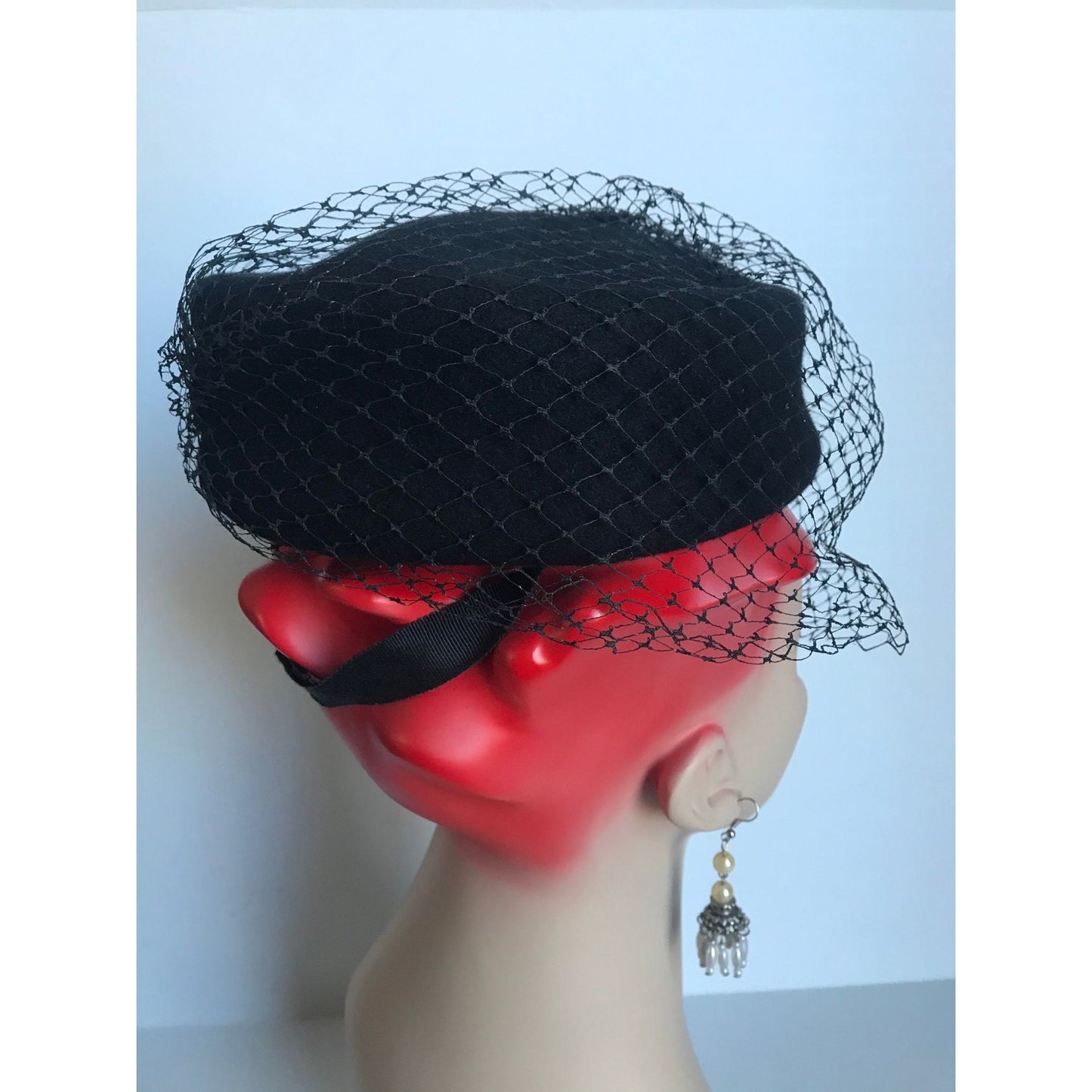 Vtg 1970's Fabini New York Peachfelt 100% Wool Made in USA Black Pill Box Hat With Netting