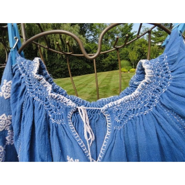 Vintage 1975  Women’s Handmade Romanian Embroidered Blouse Blue & White Cotton S