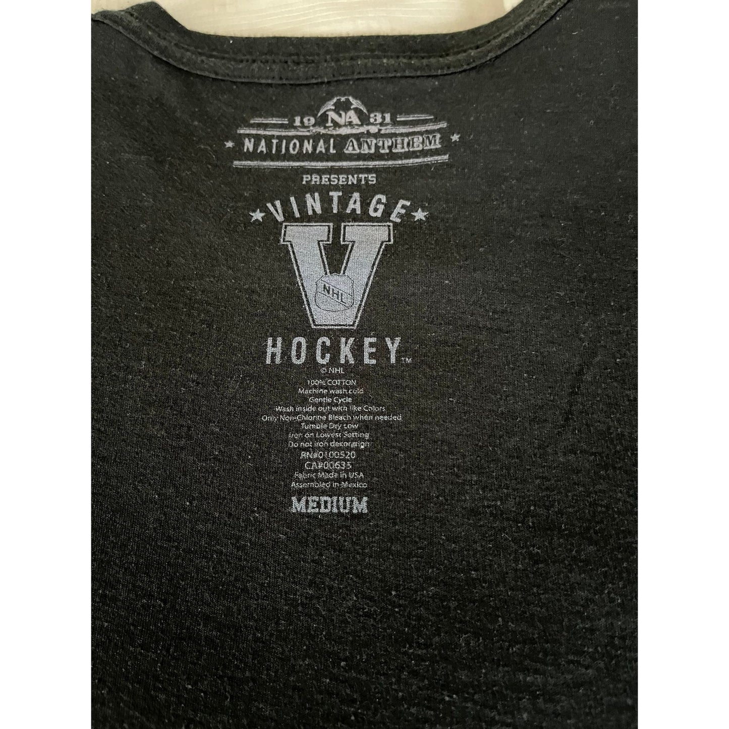 Vtg Women's Detroit Red Wings Hockey Black T-Shirt 1931 National Anthem Presents Vintage NHL Hockey M