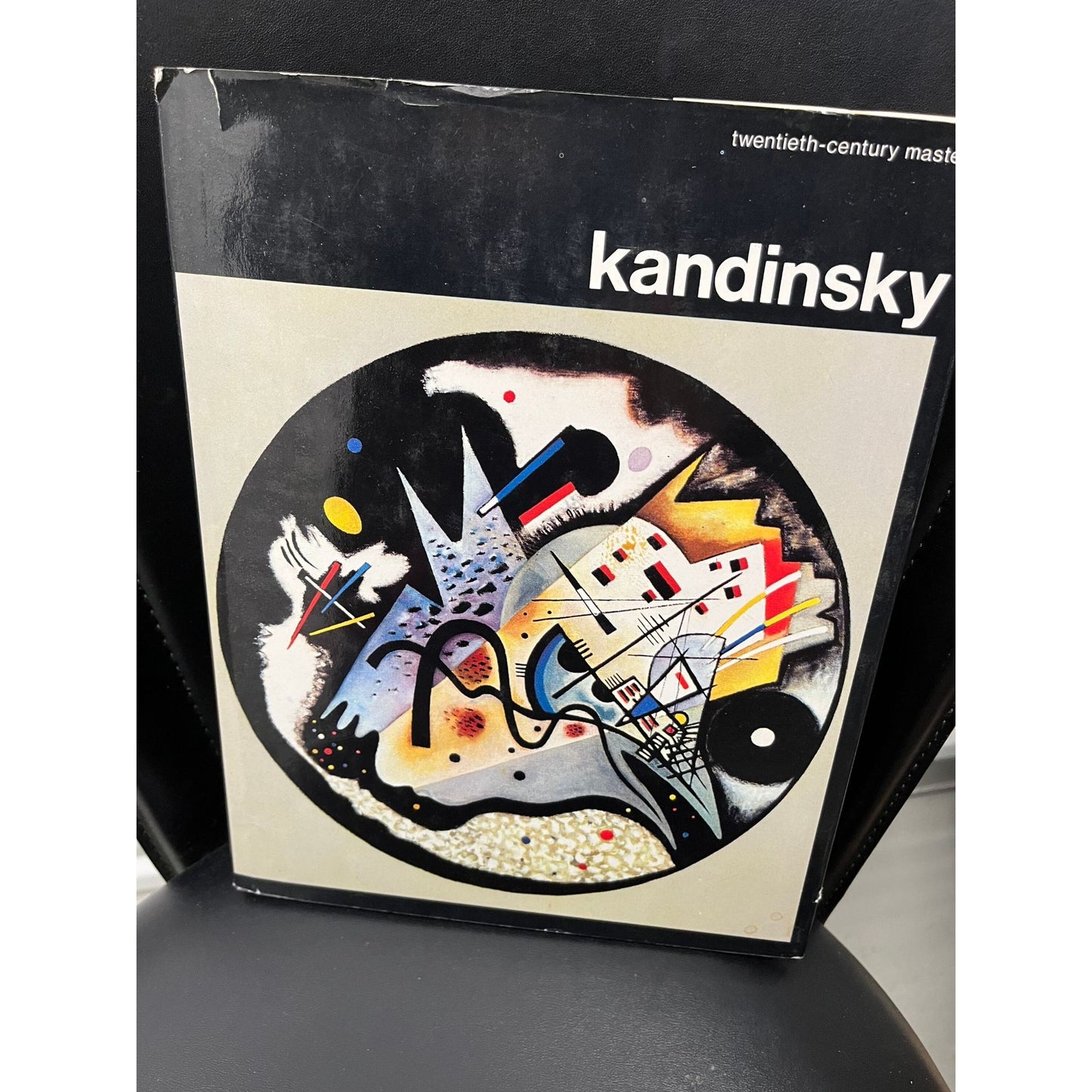 Kandinsky (Twentieth century masters) Hardcover – January 1, 1971 With Dust Jacket by Arturo Bovi (Author)