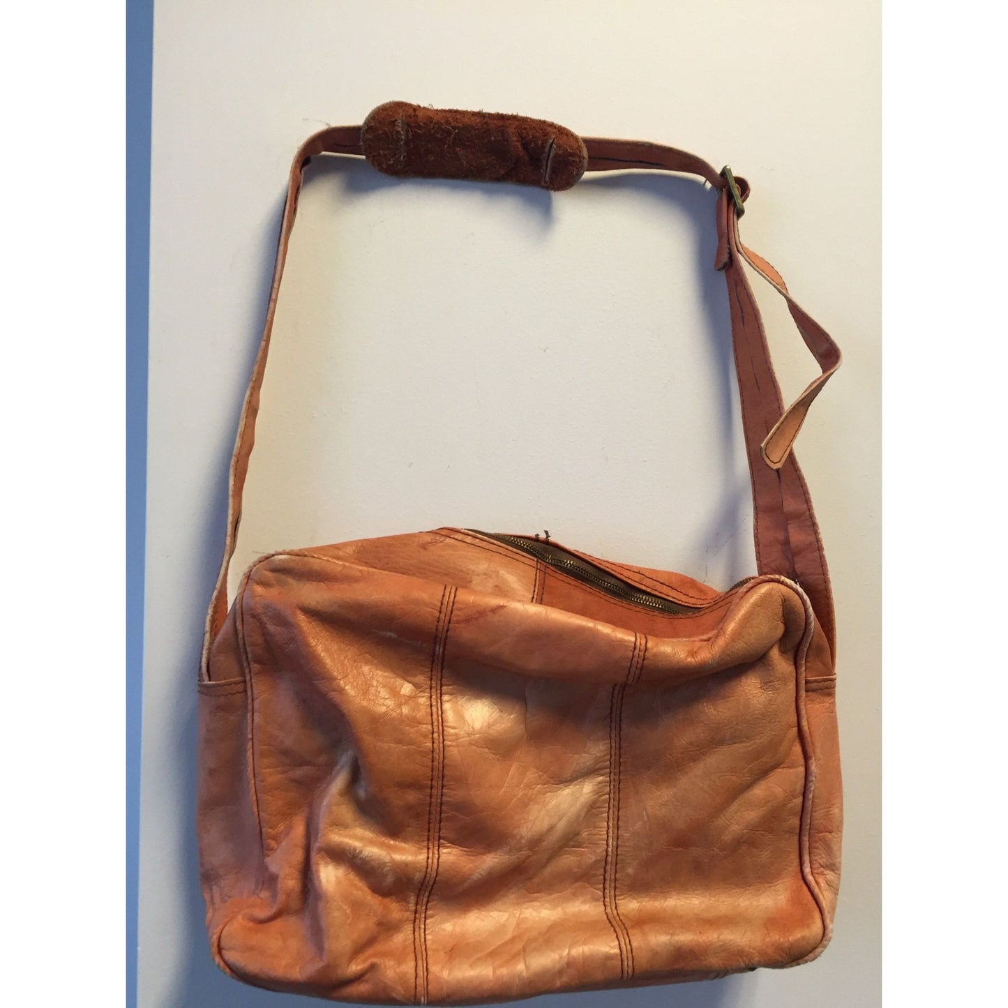 Vintage 1970's Racquet Tennis Handmade Cowhide Leather Shoulder Bag Made In Columbia