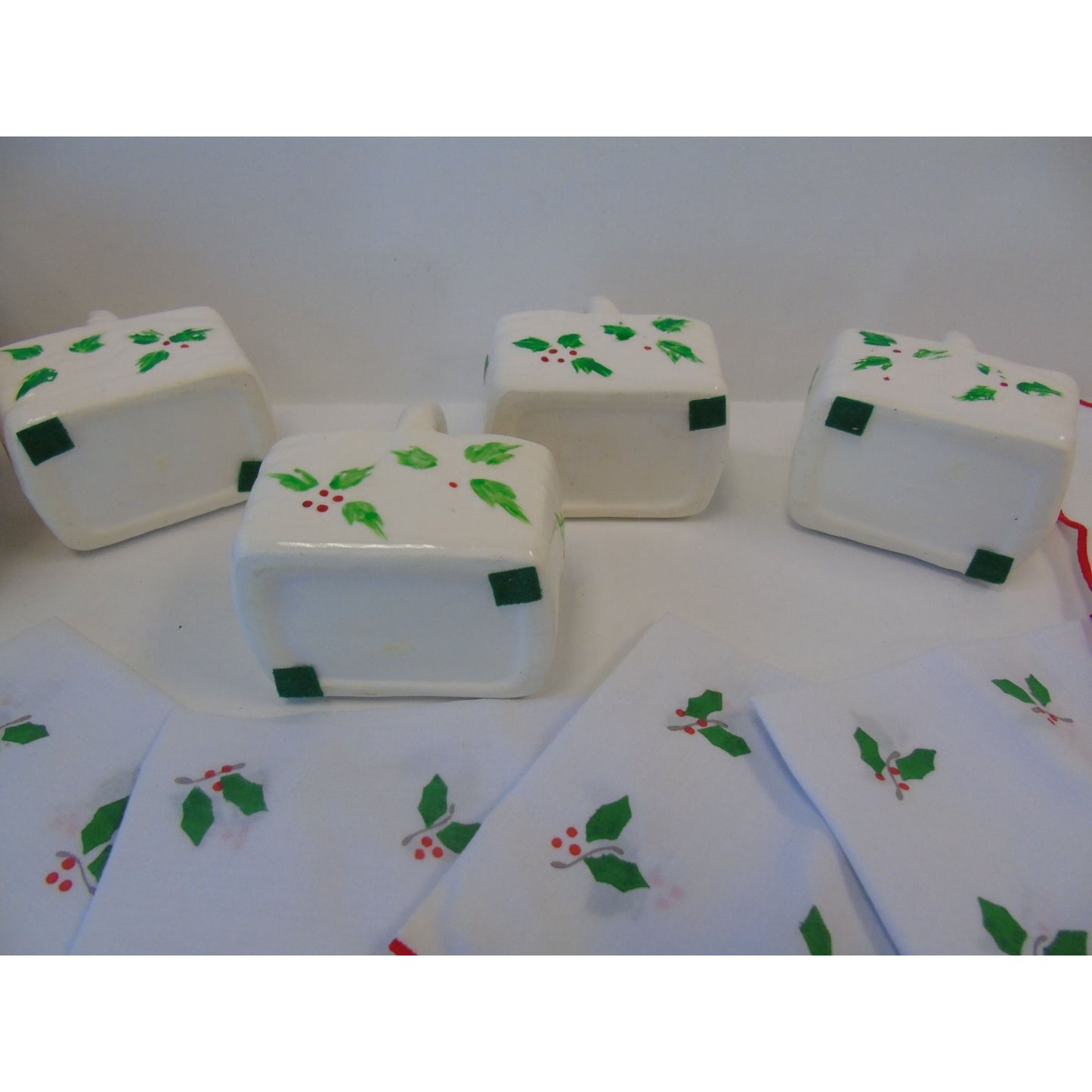 Vintage Four Holly Ceramic Mini Baskets With Six Holly Cocktail Napkins New In Box