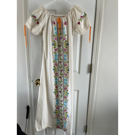 Vintage Mary Vi BARBADOS Maxi Dress Floral Embroidered Mexico Size 36 Gathered Neck & Cap Sleeves