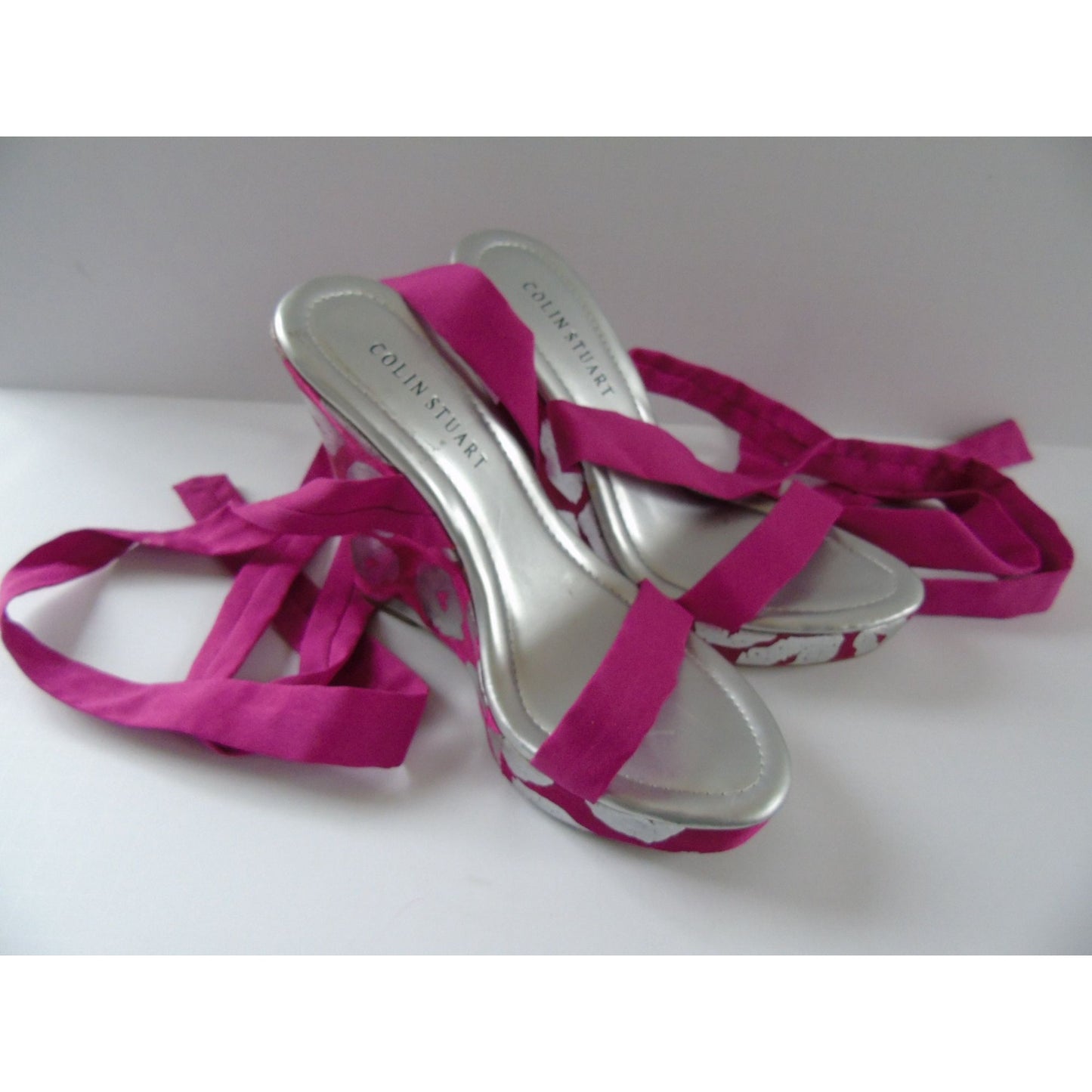 Colin Stuart Pink Silver Platform Shoes Strappy Fabric Kisses Size 5 1/2 M Sandals