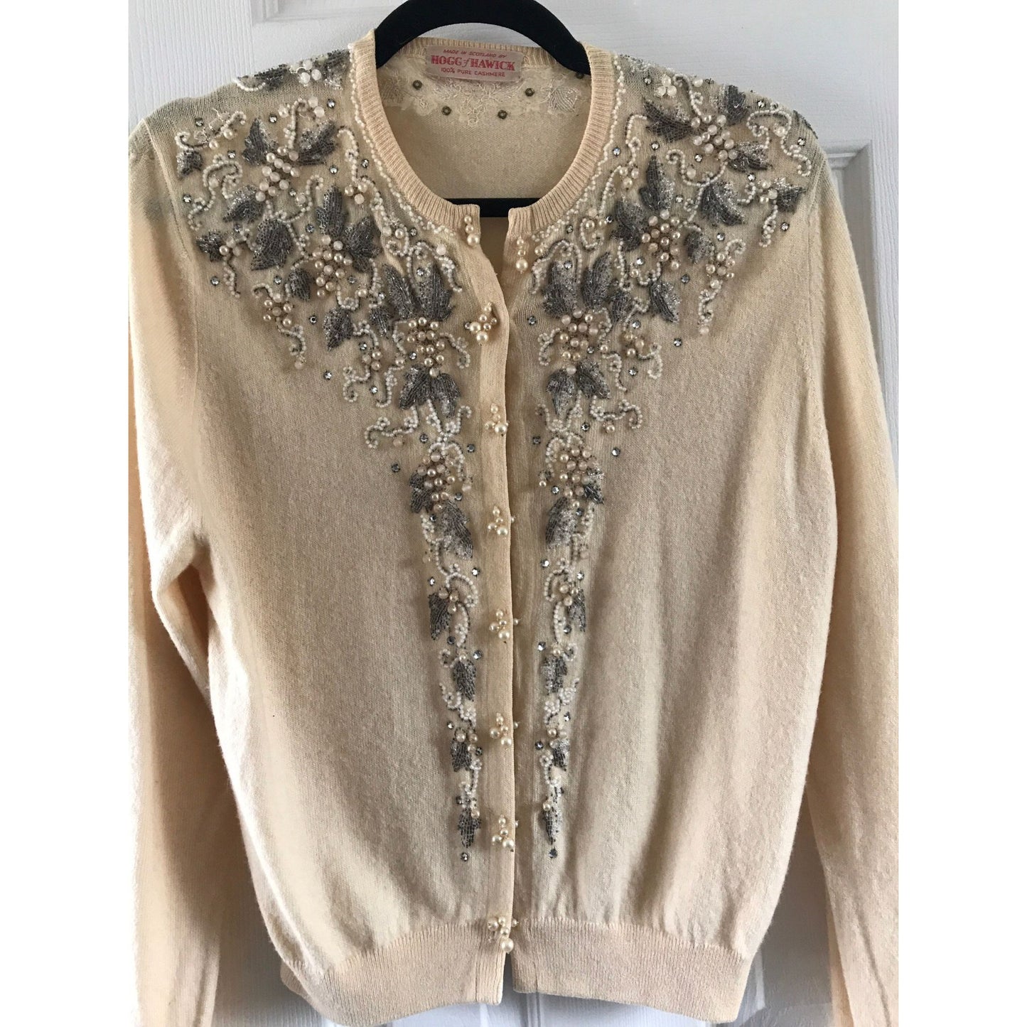 Vtg Hogg Of Hawick Beige Sweater With Heavy Floral Beading 100% Pure Cashmere Made In Scotland Three Bead Buttons