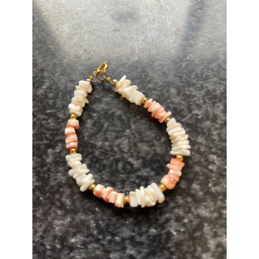 Vintage 1970's Children' Pulka Shell Bracelet Salmon Color And White Shells Gold Bead Separators NWOT