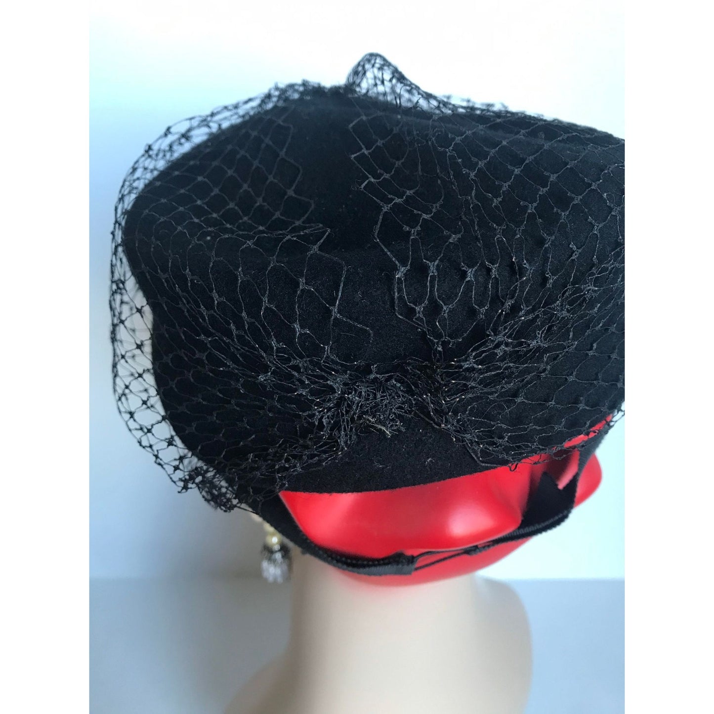 Vtg 1970's Fabini New York Peachfelt 100% Wool Made in USA Black Pill Box Hat With Netting