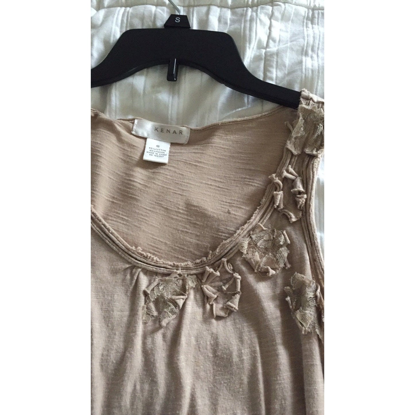 Vintage 1990's Women's Kenar Beige Sleeveless Blouse Scoop Neck With Ruffled Lace Hem Size S NWOT