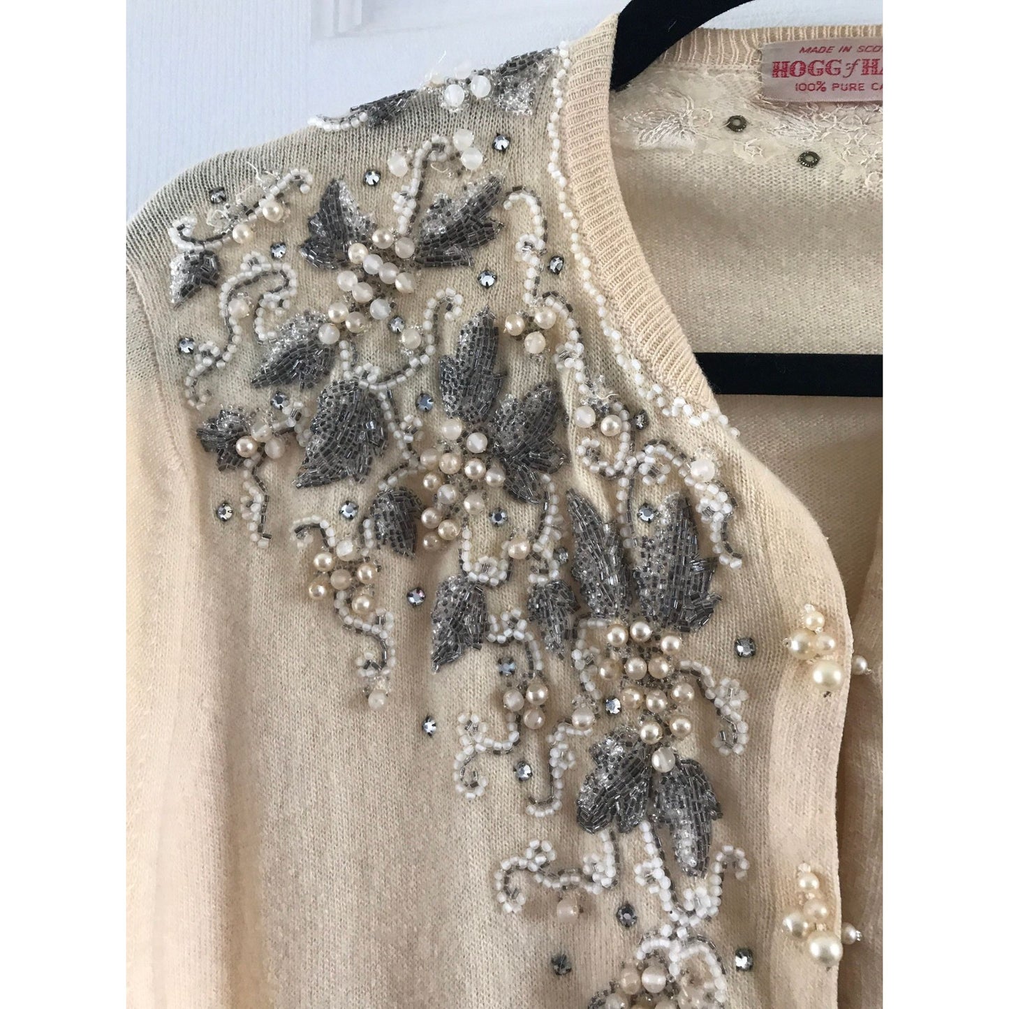 Vtg Hogg Of Hawick Beige Sweater With Heavy Floral Beading 100% Pure Cashmere Made In Scotland Three Bead Buttons