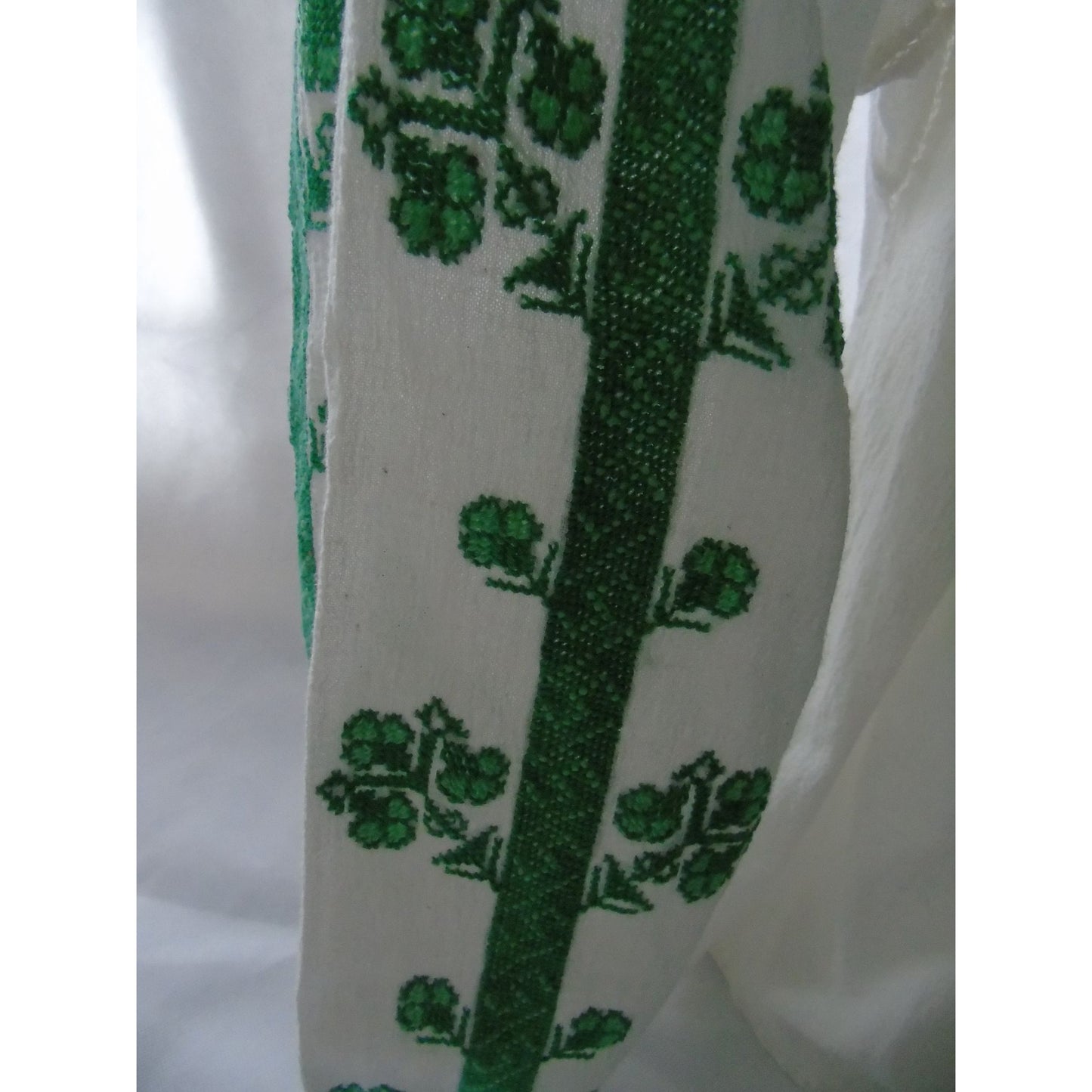 Vintage 1975  Women’s Handmade Romanian Embroidered Blouse Green & White Cotton S