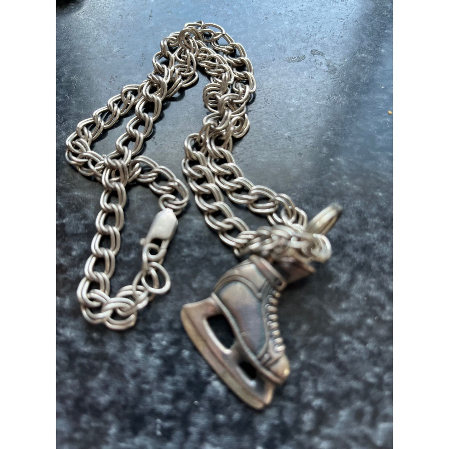 Vtg Silver Tone Hockey Skate Charm Necklace Total 38kg 10" Long With Double Circle Chain Bear Claw Clasp