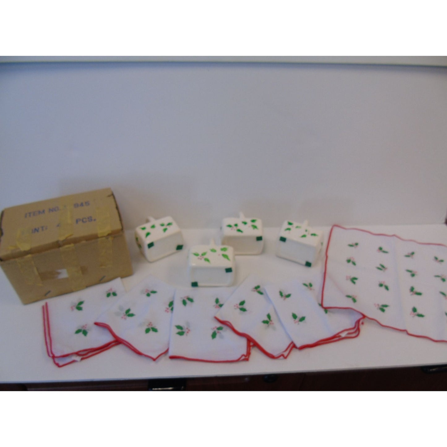 Vintage Four Holly Ceramic Mini Baskets With Six Holly Cocktail Napkins New In Box