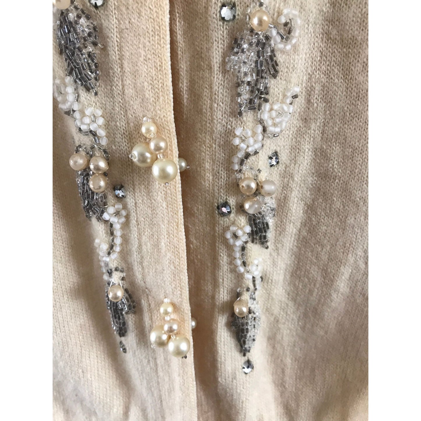 Vtg Hogg Of Hawick Beige Sweater With Heavy Floral Beading 100% Pure Cashmere Made In Scotland Three Bead Buttons