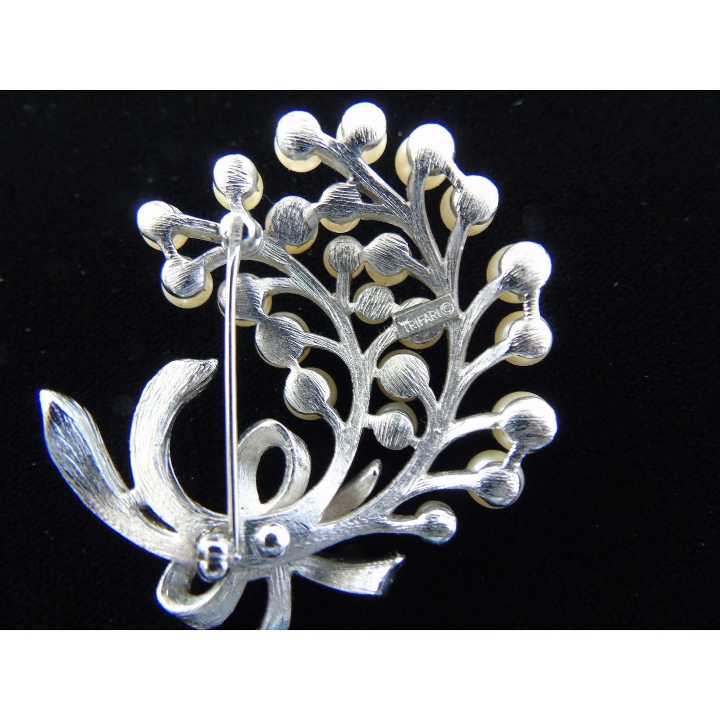 Vintage Trifari Brooch Silver Tone Bouquet With Bow And Pearls Signed