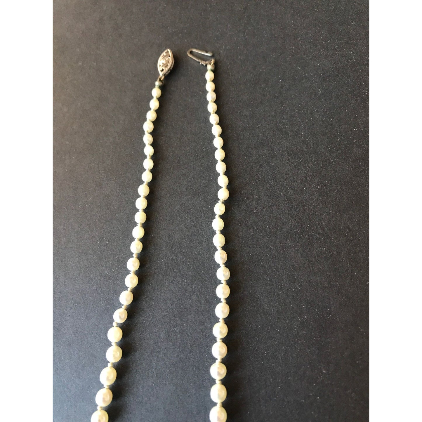 Classic Vintage Graduated Cultured Pearl Necklace With 14 Karat White Gold Clasp