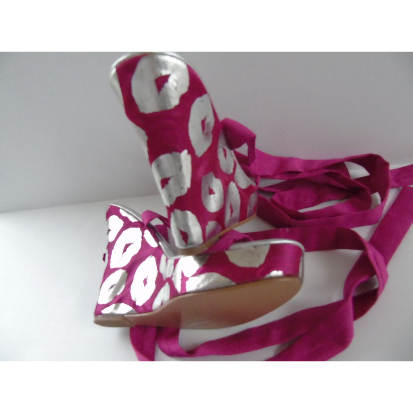 Colin Stuart Pink Silver Platform Shoes Strappy Fabric Kisses Size 5 1/2 M Sandals