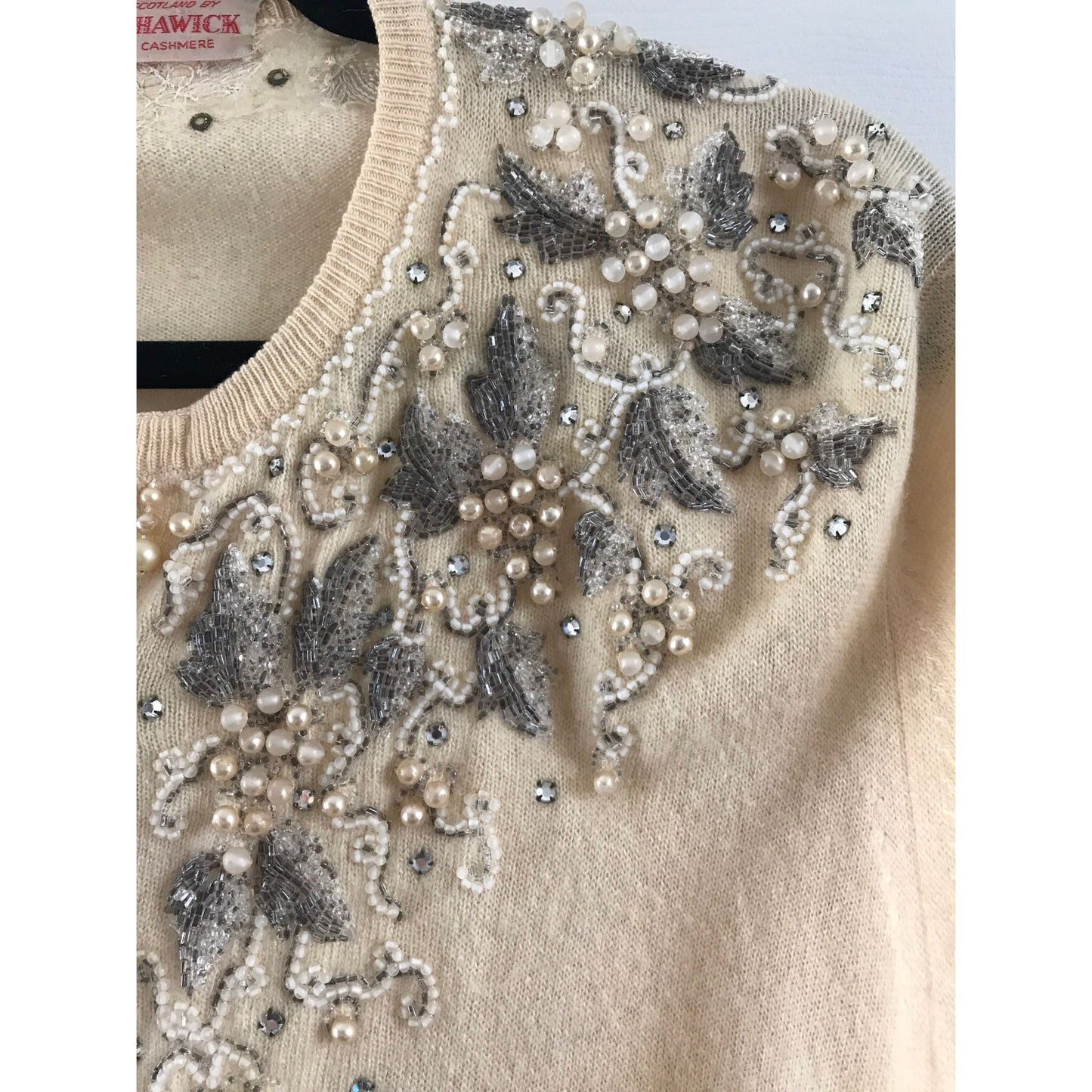 Vtg Hogg Of Hawick Beige Sweater With Heavy Floral Beading 100% Pure Cashmere Made In Scotland Three Bead Buttons