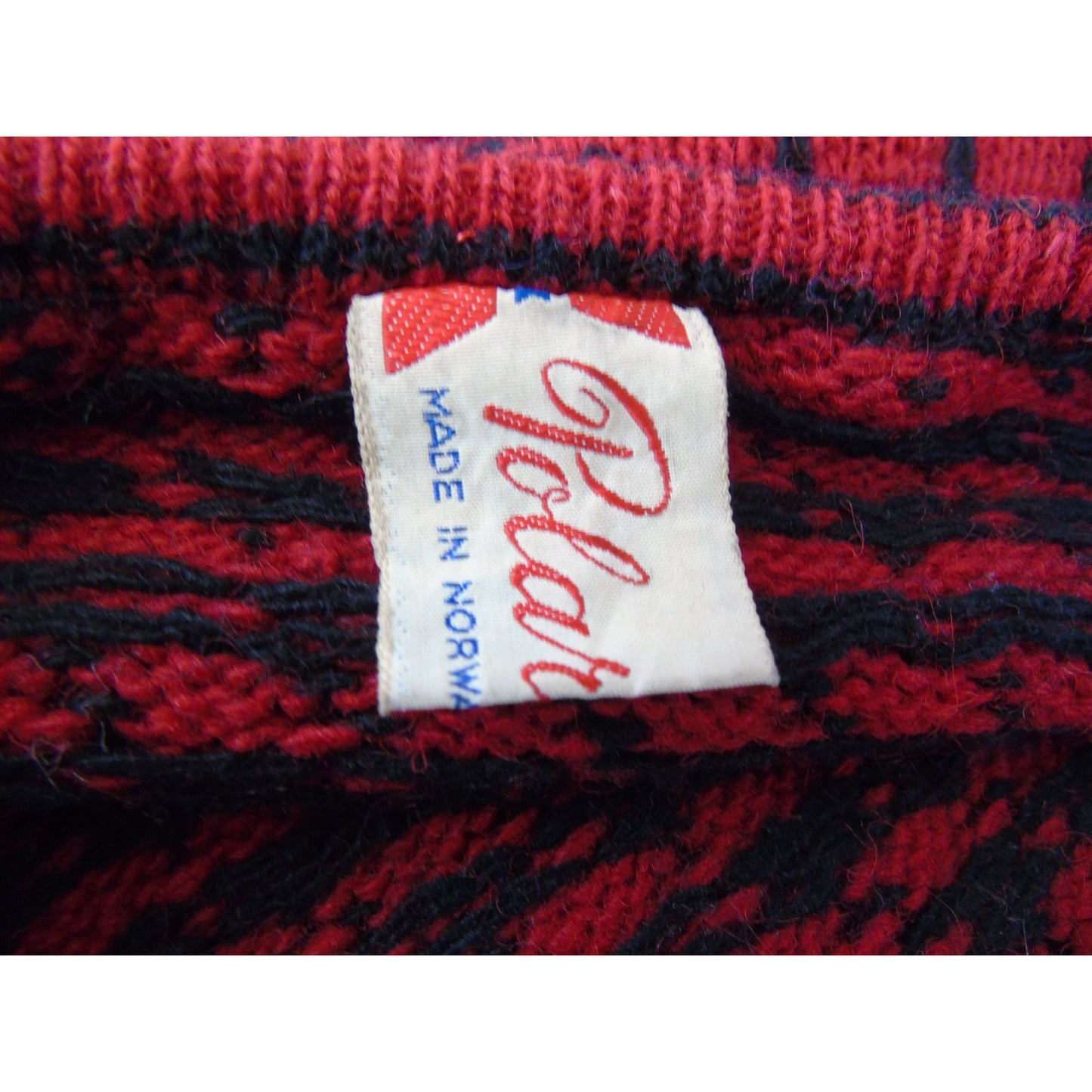 Vintage Men’s Designer Sweater ROLAND Made In Norway 100% Wool Red Black M