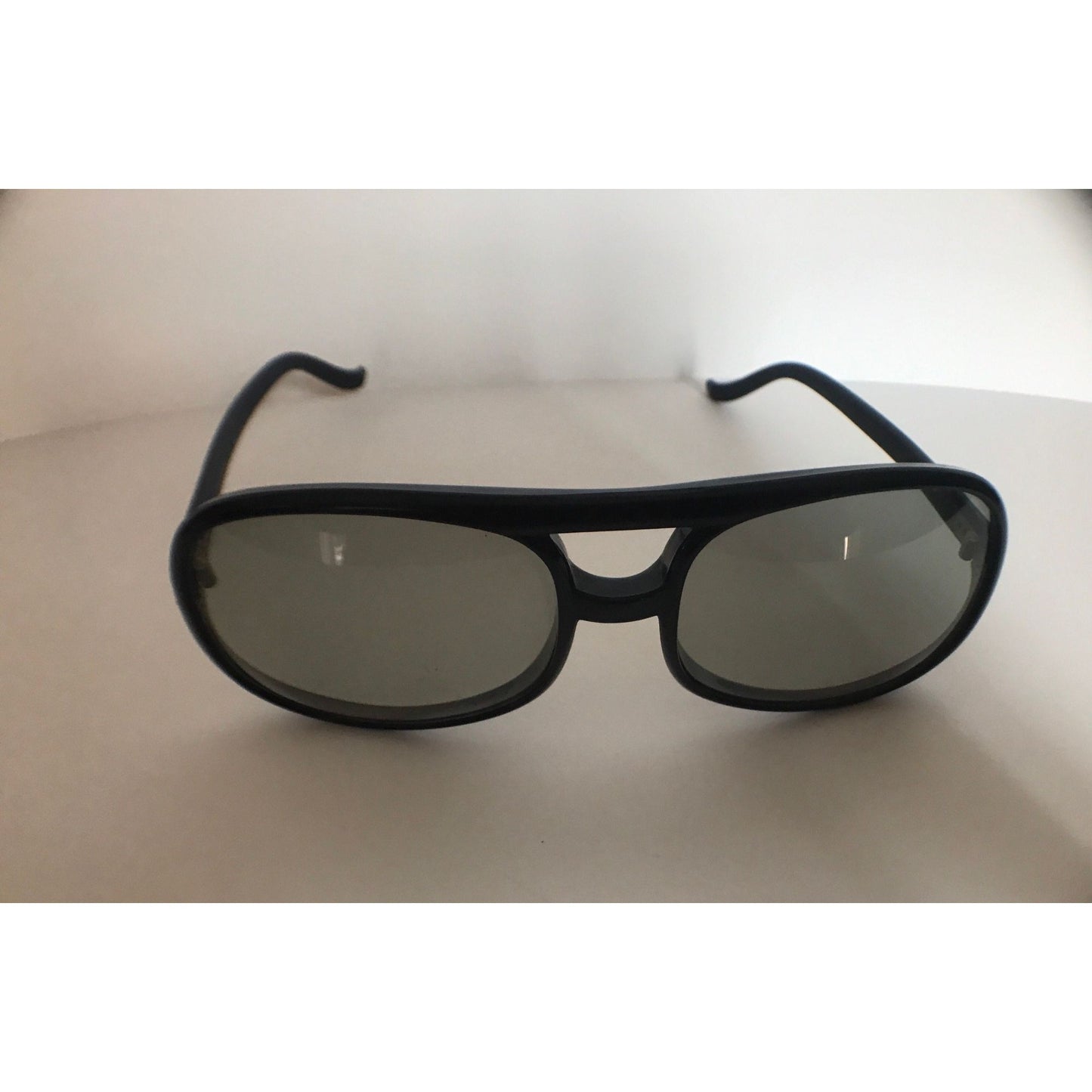 Vintage 1970’s Navy Blue Frames Polaroid Sun Glasses 8722 Made In France