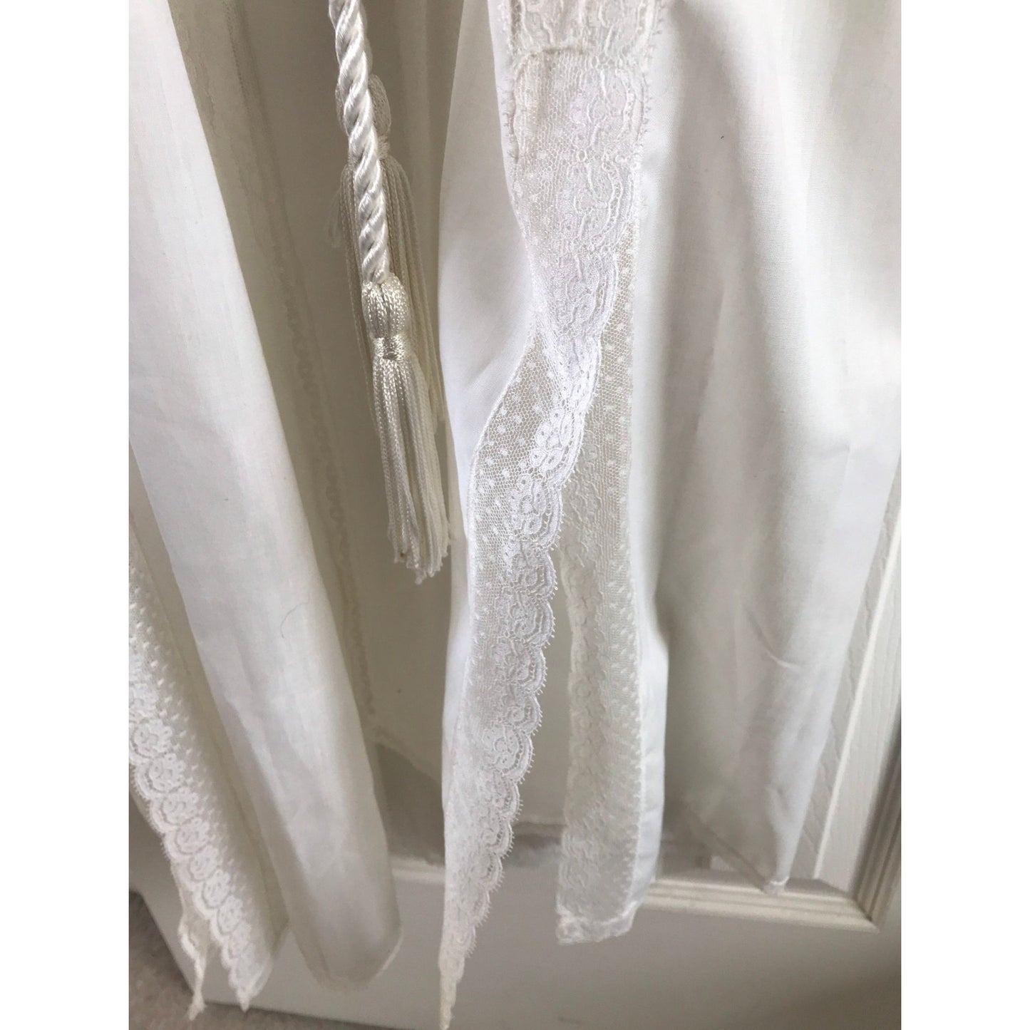 Vintage 1970's Fernando Sanchez White Lace Lingerie Robe With Tassel Sash Belt NWT Size Small