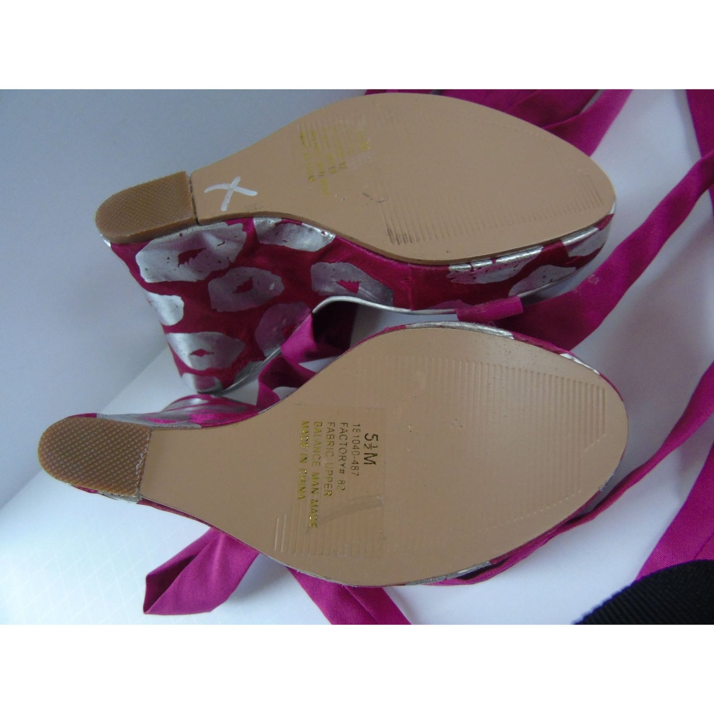 Colin Stuart Pink Silver Platform Shoes Strappy Fabric Kisses Size 5 1/2 M Sandals