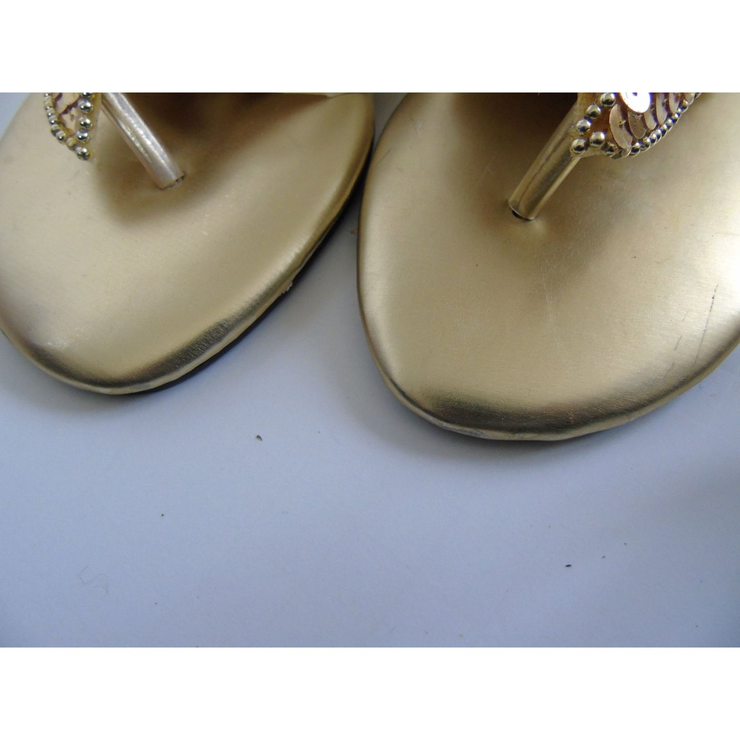 Alesis Belle Gold Women's Sandal Shape Of A Leaf Pattern Beaded Sequins Size 7 Vintage