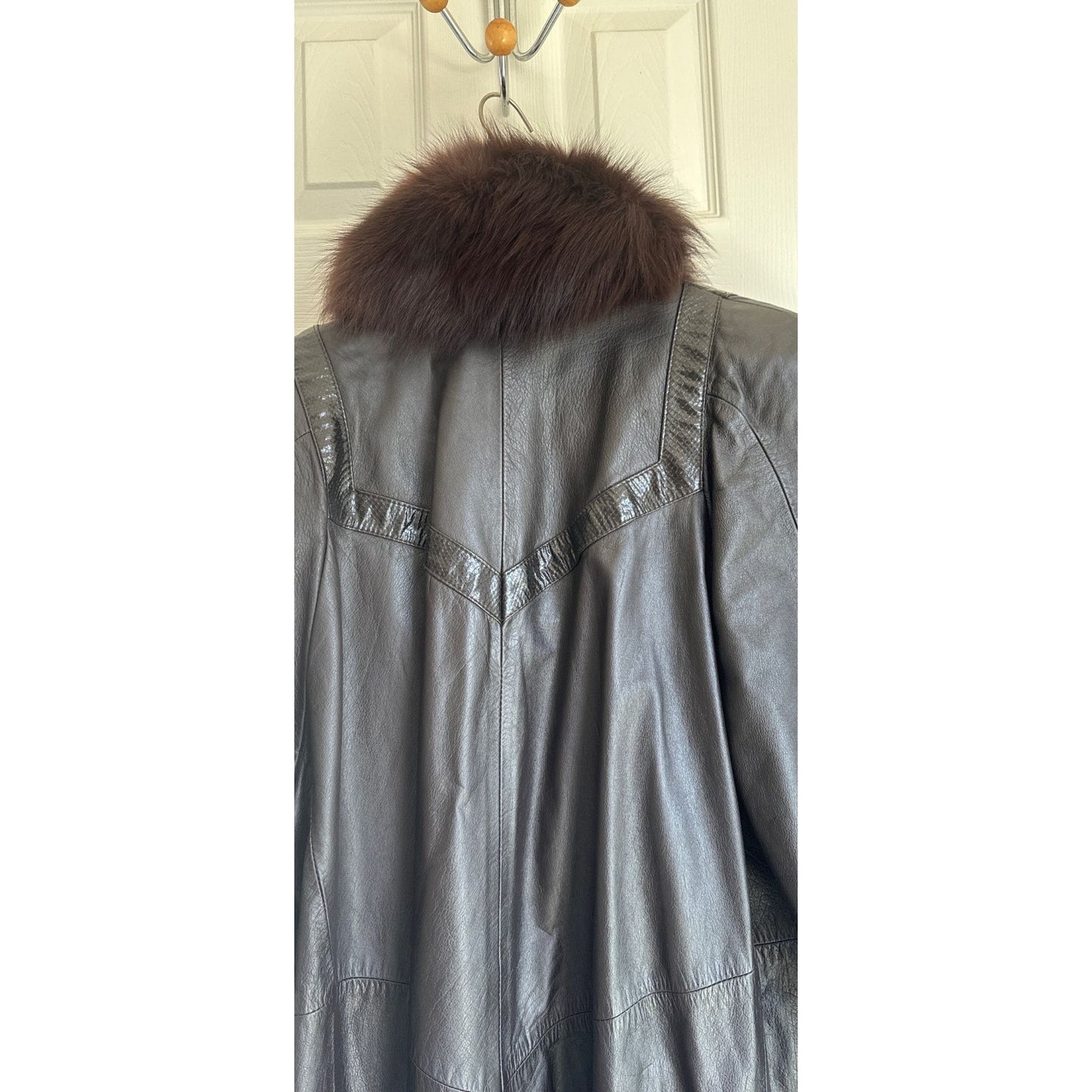 Vintage Women’s Brown Genuine Leather Maxi Coat Fox Collar Size Large Full Length Shoulder Pads Fully Lined