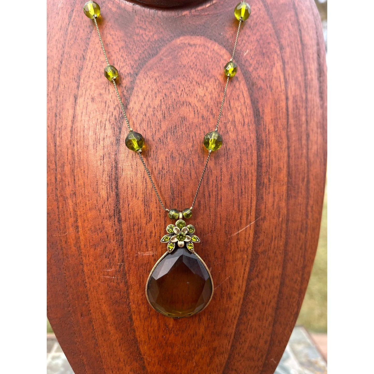 Vtg Green Tear Drop Pendant Necklace With Green Rhinestones Embellishment Beads Adjustable