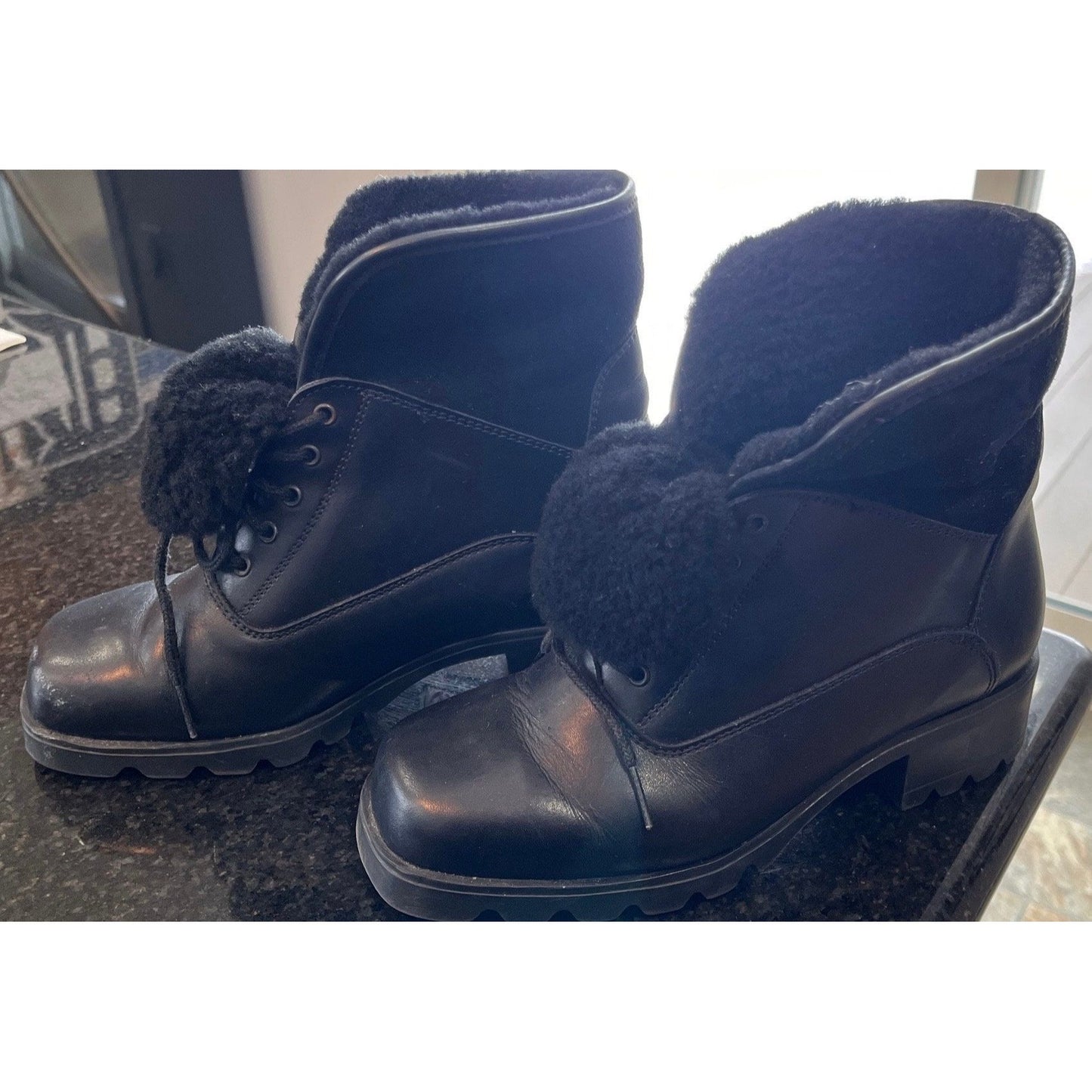 Vtg Women's Talbots Black Leather & Suede Ankle Boots Made In Canada Size 6 1/2 W Shearling Lining