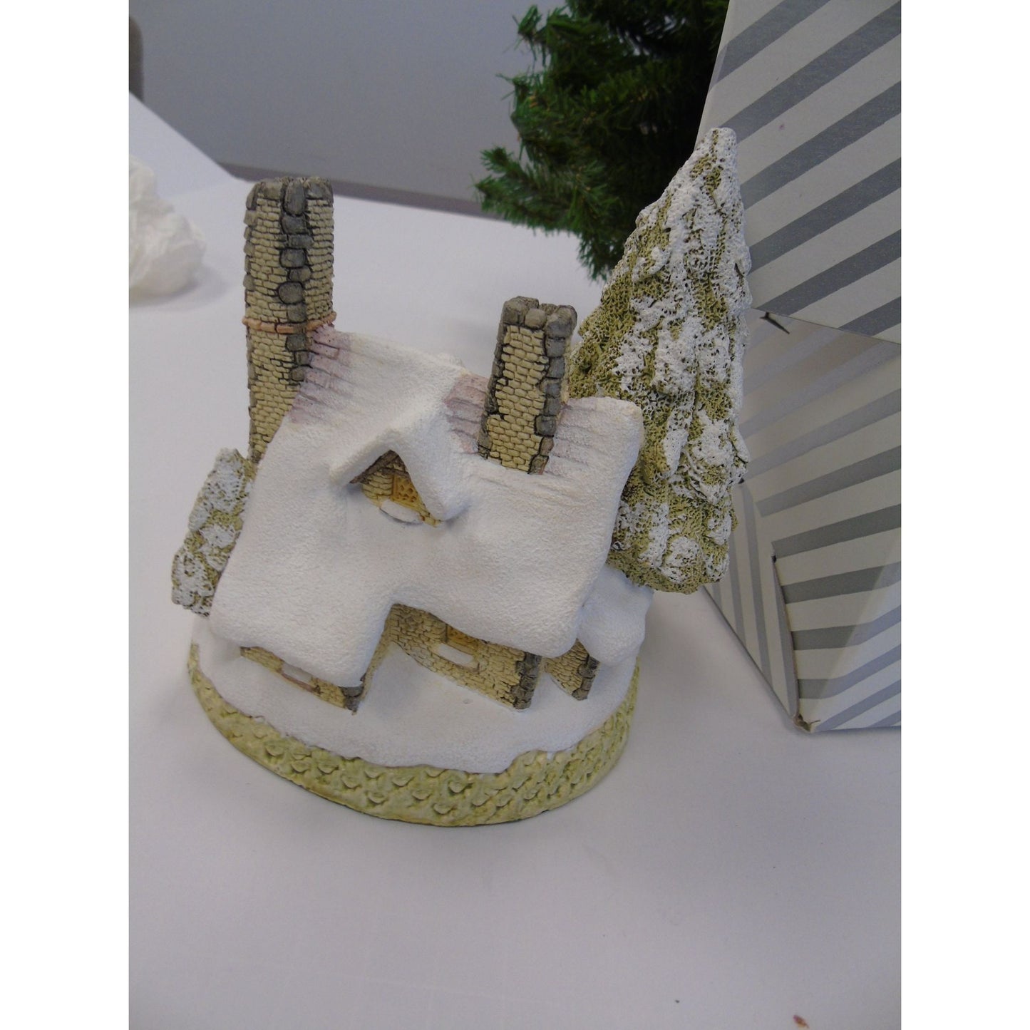 Vintage Snow Cottage By David Winter 1984 Handmade Hand Painted John Hine, Ltd Hampshire Great Britain