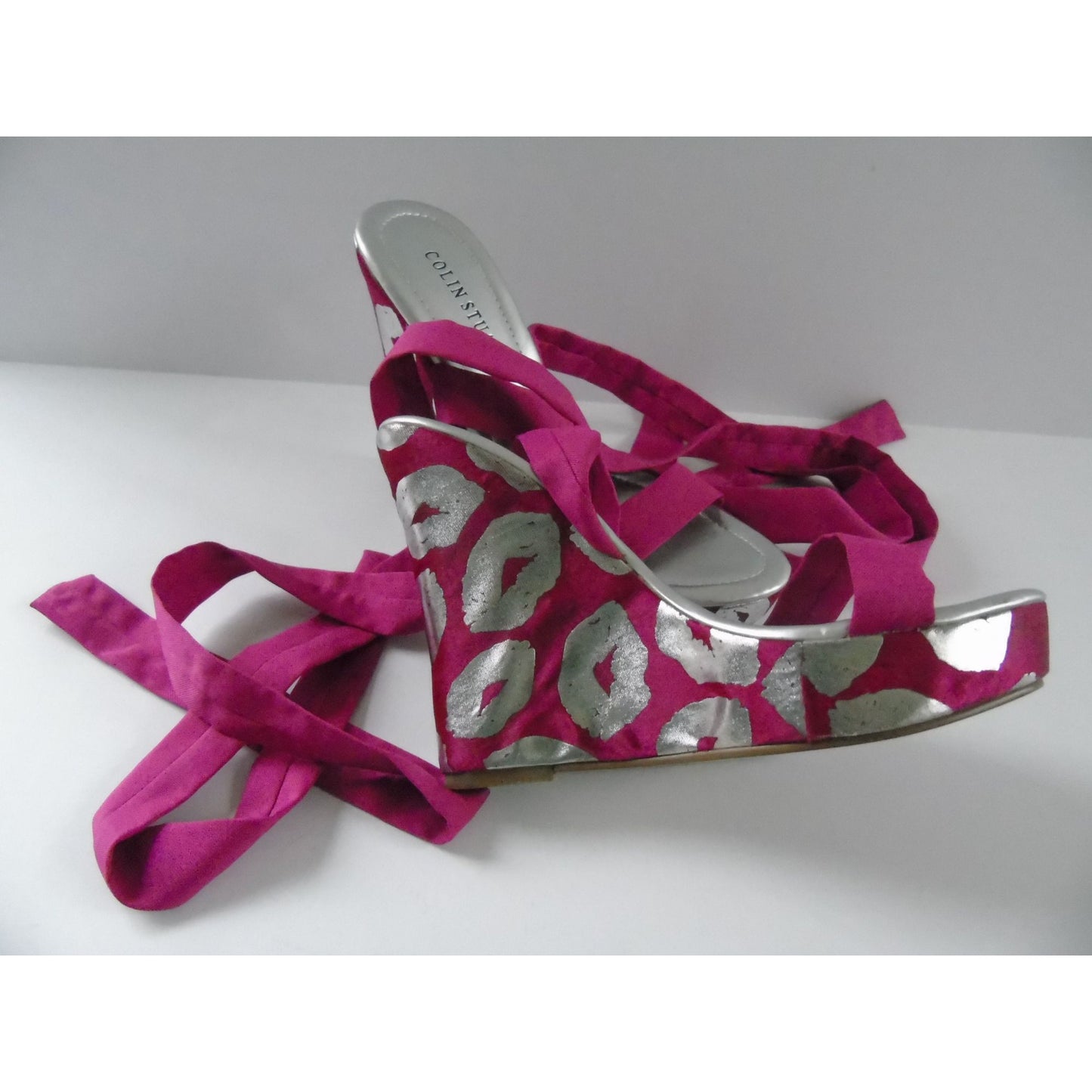 Colin Stuart Pink Silver Platform Shoes Strappy Fabric Kisses Size 5 1/2 M Sandals