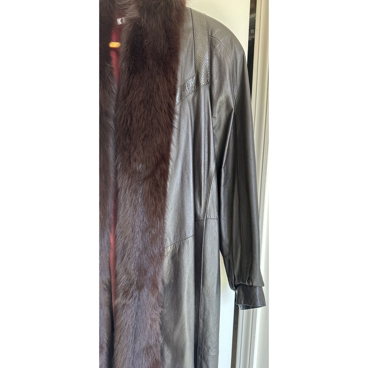 Vintage Women’s Brown Genuine Leather Maxi Coat Fox Collar Size Large Full Length Shoulder Pads Fully Lined