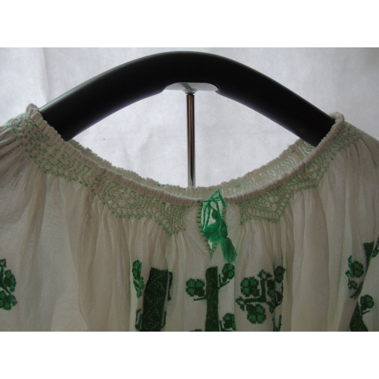 Vintage 1975  Women’s Handmade Romanian Embroidered Blouse Green & White Cotton S