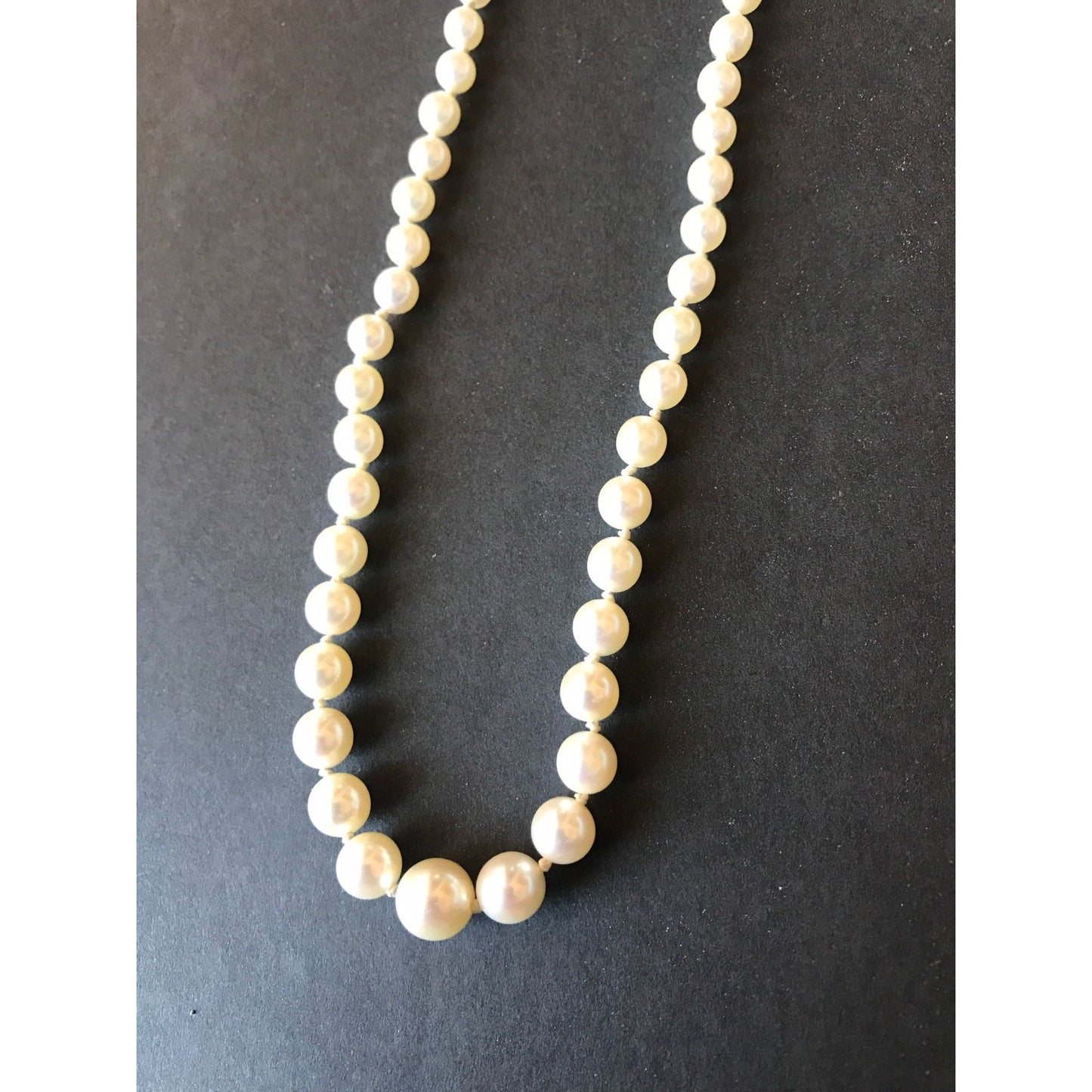 Classic Vintage Graduated Cultured Pearl Necklace With 14 Karat White Gold Clasp