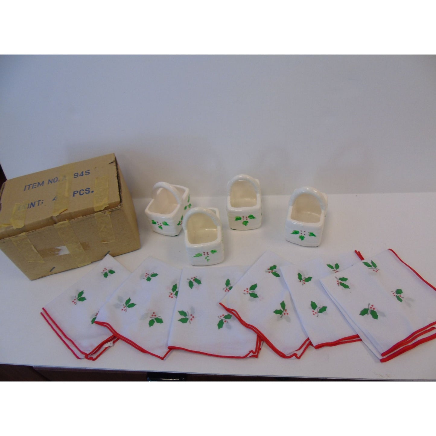 Vintage Four Holly Ceramic Mini Baskets With Six Holly Cocktail Napkins New In Box