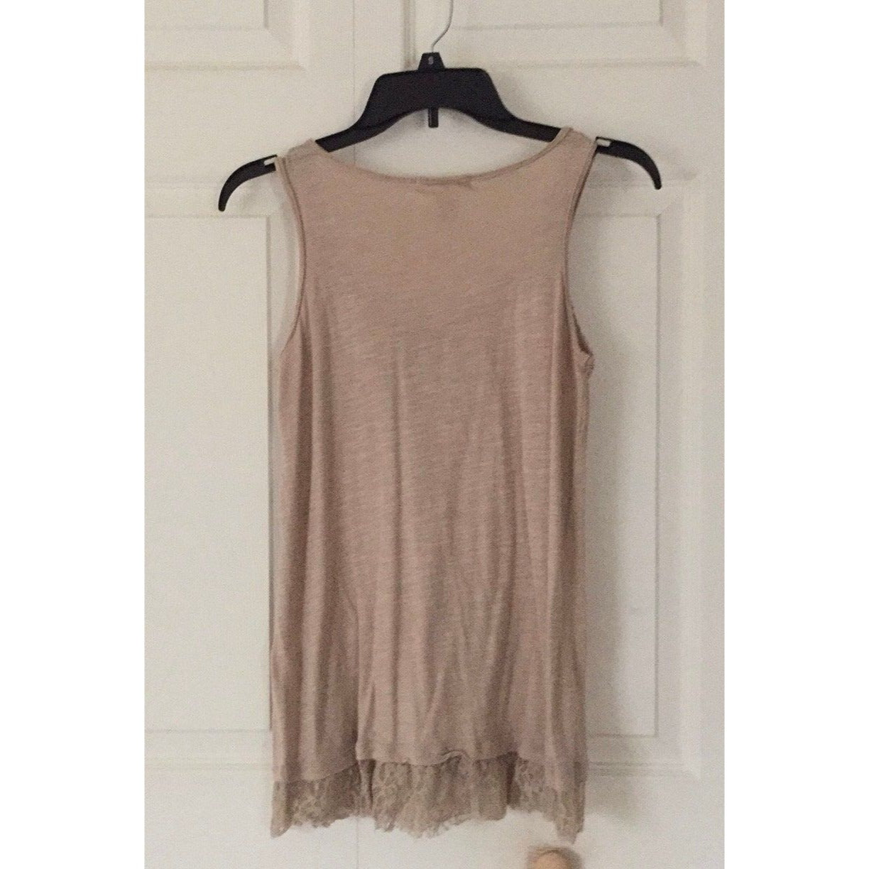 Vintage 1990's Women's Kenar Beige Sleeveless Blouse Scoop Neck With Ruffled Lace Hem Size S NWOT