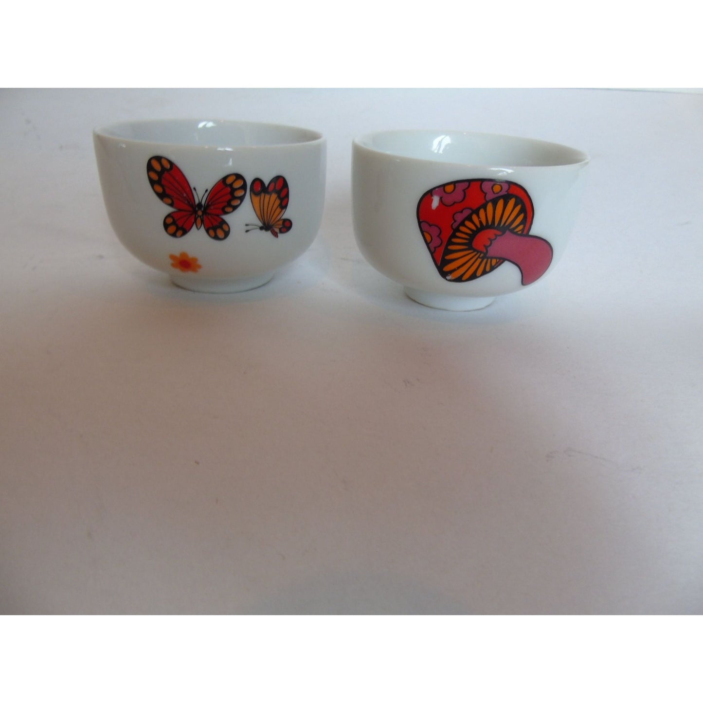 Vtg Pair Of 1960's White Red Orange Serving Bowls Mushroom Butterflies Flowers Psychedelic