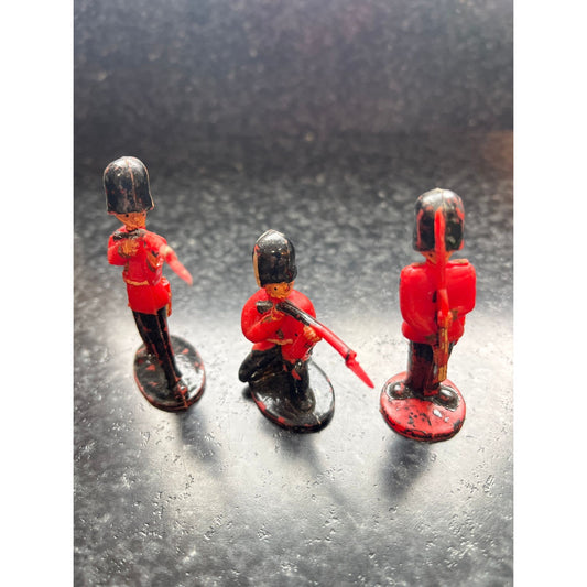 Vtg Set Of 3 British Toy Soldiers Plastic 2 Standing 1 Kneeling Wearing Bearskin Grenadier Hats Hong Kong