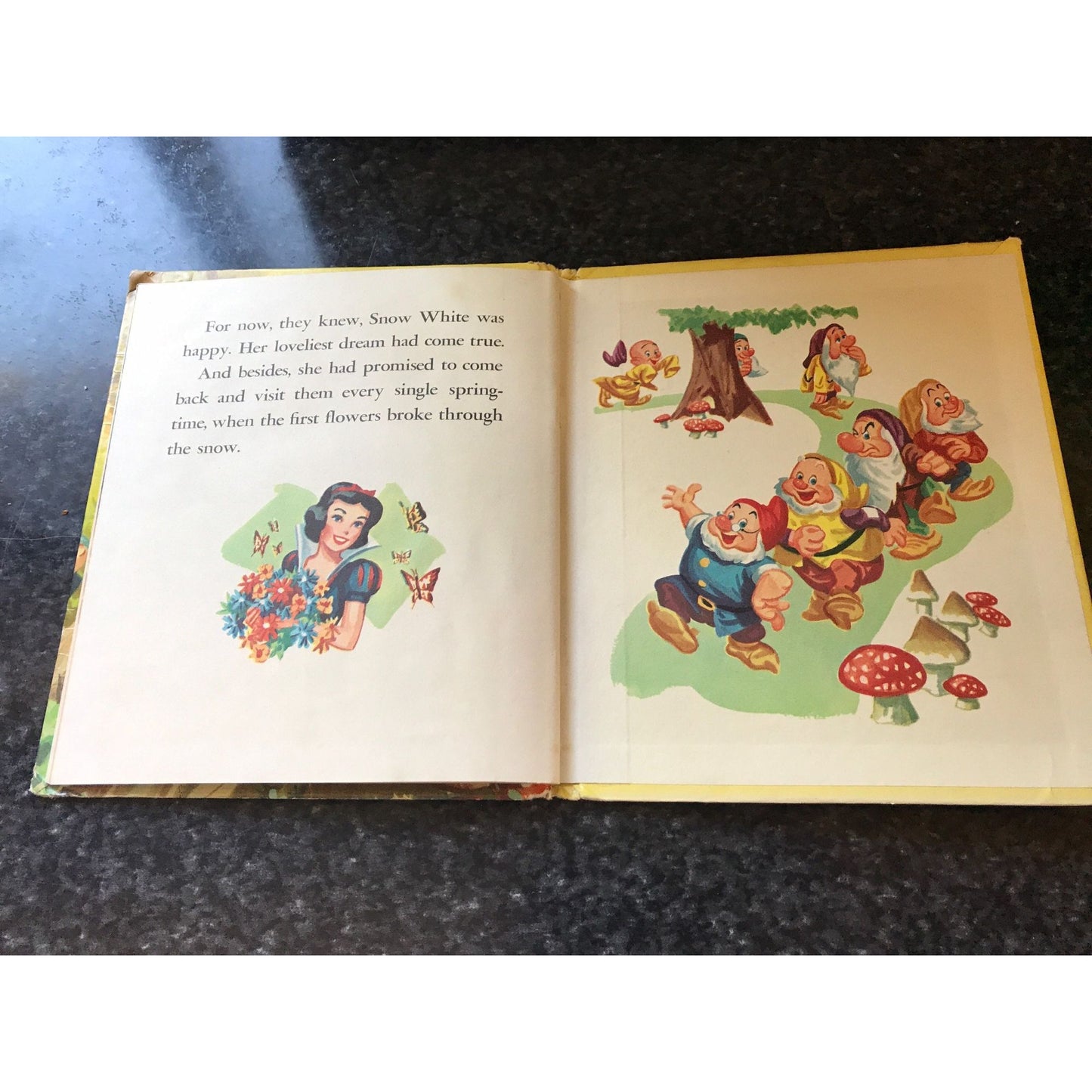 Vtg 1957 Walt Disney's Snow White and the Seven Dwarfs Whitman Tell a Tale Book Nursery Disney Princess